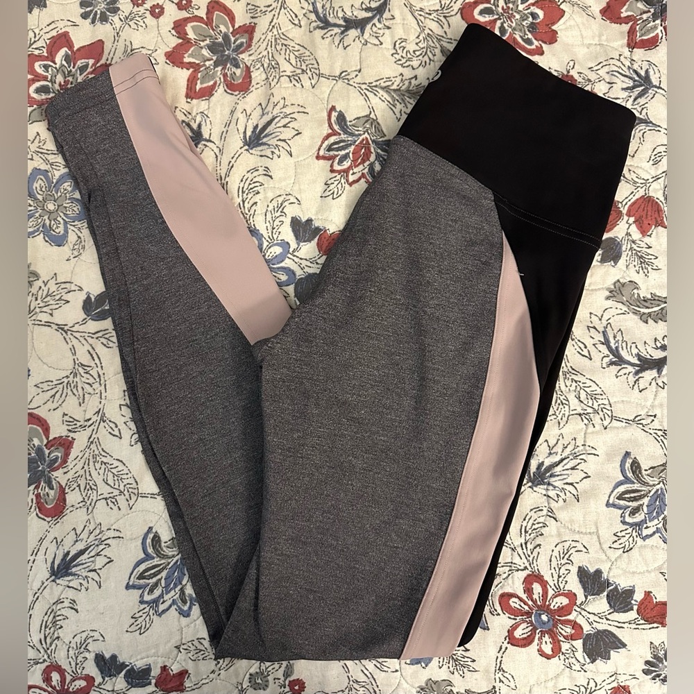 Lululemon Get Going Train Tight 28”